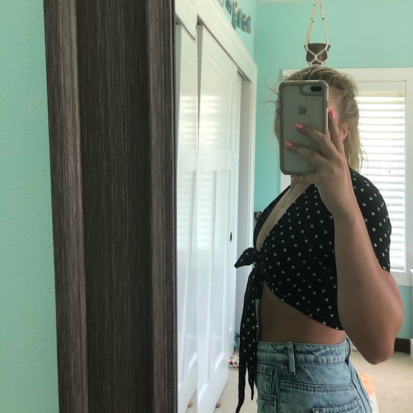 polka dot black wrapped cropped shirt - Picture 4 of 5